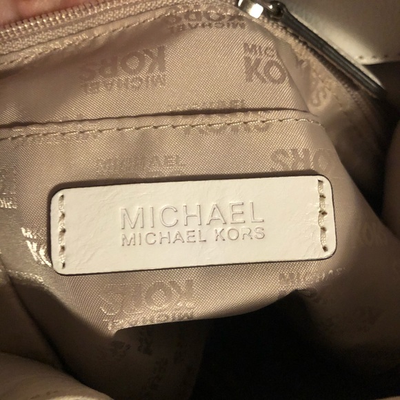 Michael Kors handbag - Picture 7 of 9